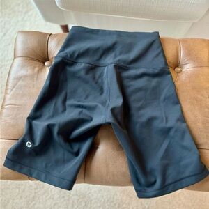 Lululemon Wunder Train High-Rise Short 8” Sz 4